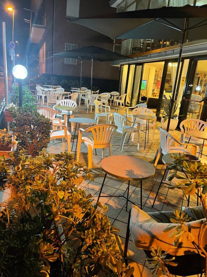 Hotel Orlov Rimini Exterior foto