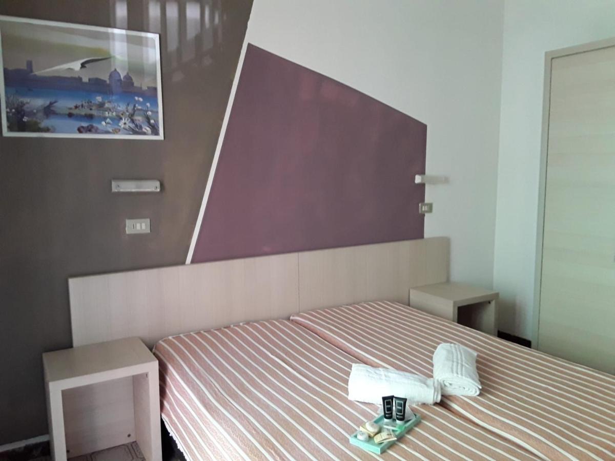 Hotel Orlov Rimini Exterior foto