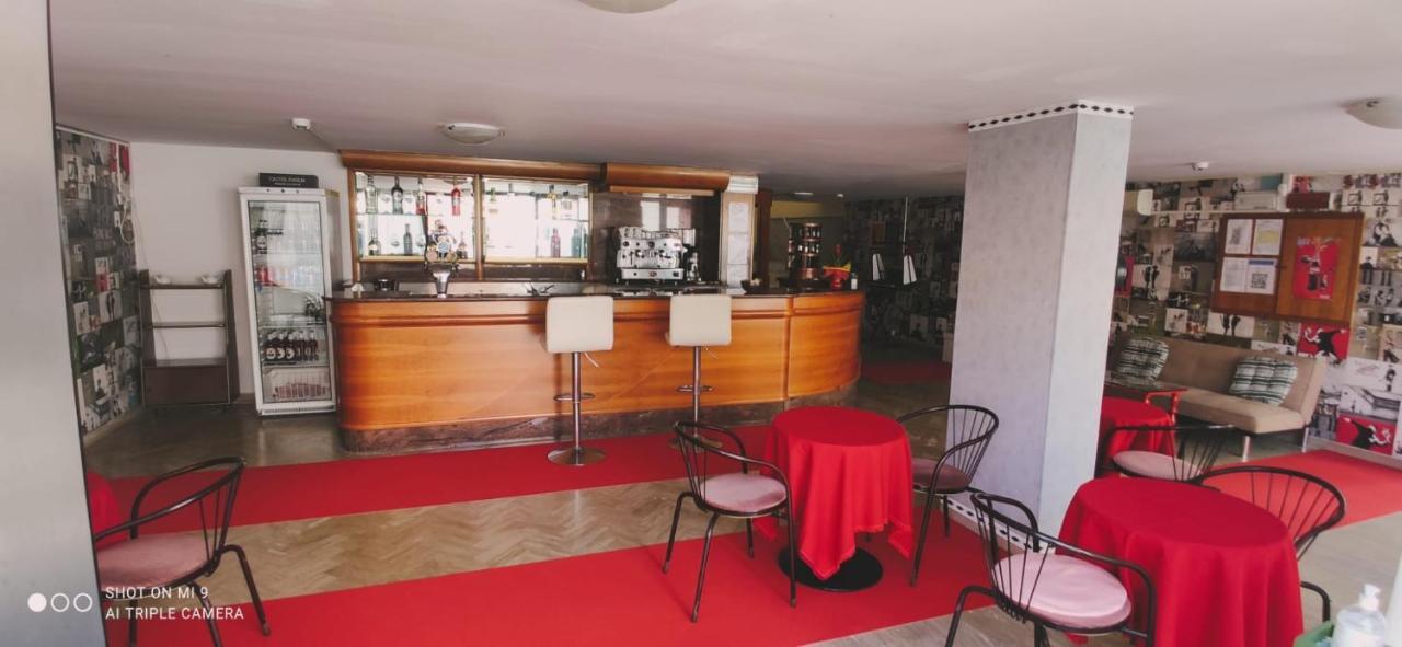 Hotel Orlov Rimini Exterior foto