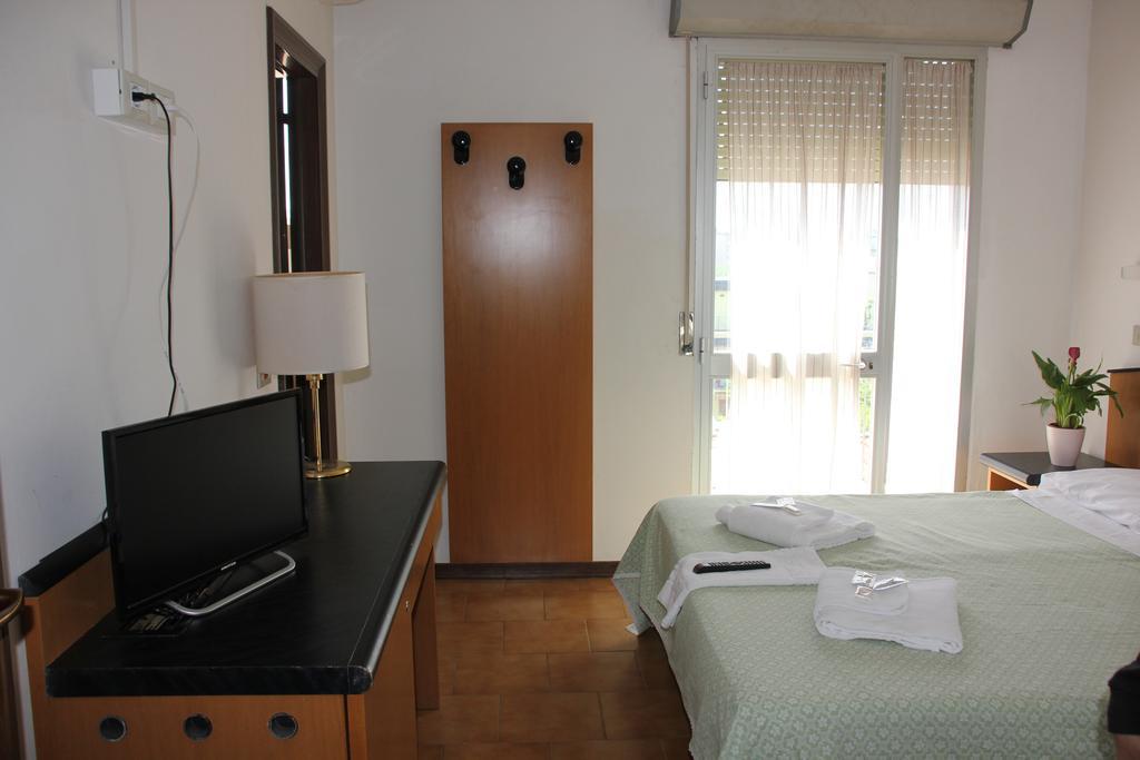 Hotel Orlov Rimini Exterior foto